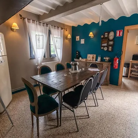 By With Jacuzzi Holiday home *