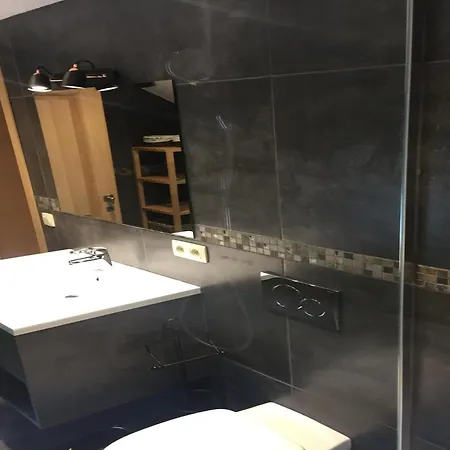 By With Jacuzzi Semesterbostad *